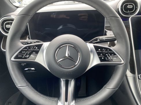 Used 2025 Mercedes-Benz GLC 300 4MATIC image 13