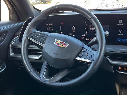 Used 2024 Cadillac XT4 Premium Luxury image 11