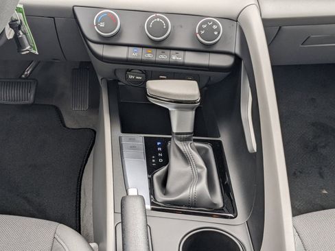 New 2026 Hyundai Elantra SE FWD image 18