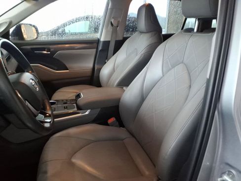 Used 2023 Toyota Highlander Platinum AWD/4WD image 10