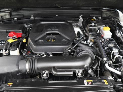 Used 2025 Jeep Wrangler Unlimited Rubicon w/ Convenience Group AWD/4WD image 30