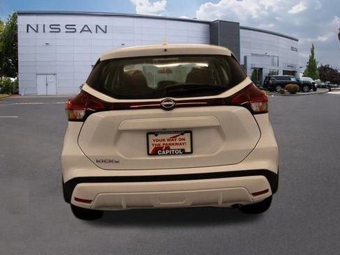 New 2025 Nissan Kicks Play S image 3