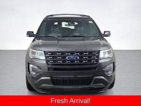 Used 2017 Ford Explorer XLT w/ Equipment Group 202A AWD/4WD image 8