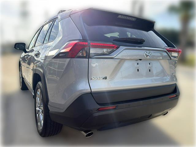 Used 2021 Toyota RAV4 XLE Premium FWD image 5