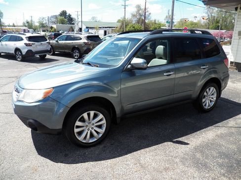 Used 2011 Subaru Forester 2.5X Premium w/ All-Weather Pkg image 5