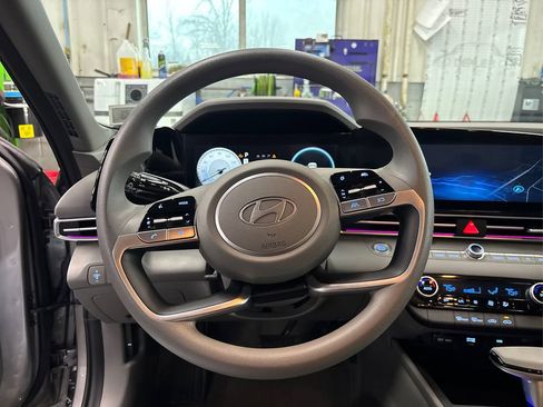 Used 2024 Hyundai Elantra SEL image 20