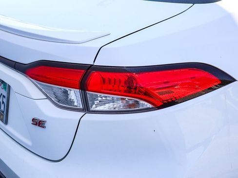 Used 2020 Toyota Corolla SE w/ SE Premium Package FWD image 7