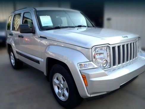 Used 2012 Jeep Liberty Sport image 4