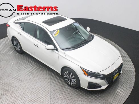 Used 2024 Nissan Altima 2.5 SV w/ SV Premium Package AWD/4WD image 3