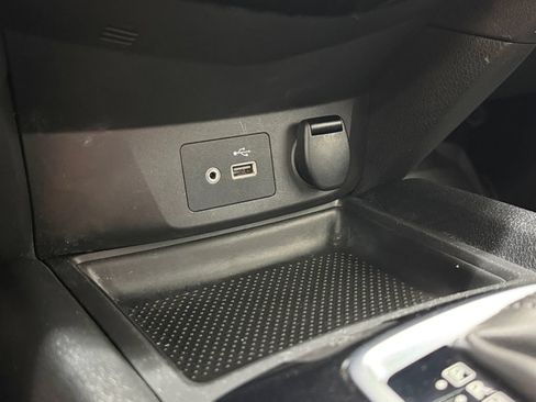Used 2018 Nissan Rogue SV FWD image 24