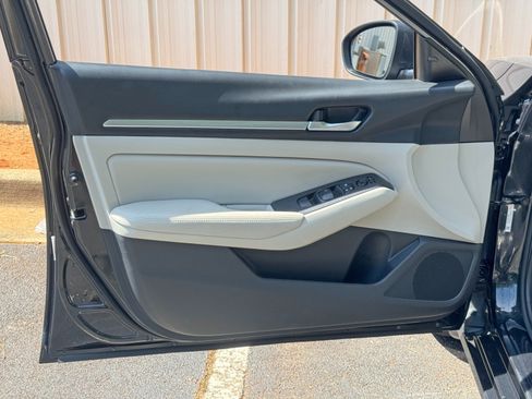 Used 2022 Nissan Altima 2.5 SV FWD image 35