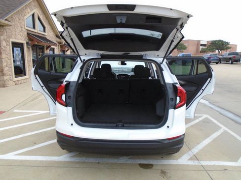 Used 2024 GMC Terrain SLE image 23