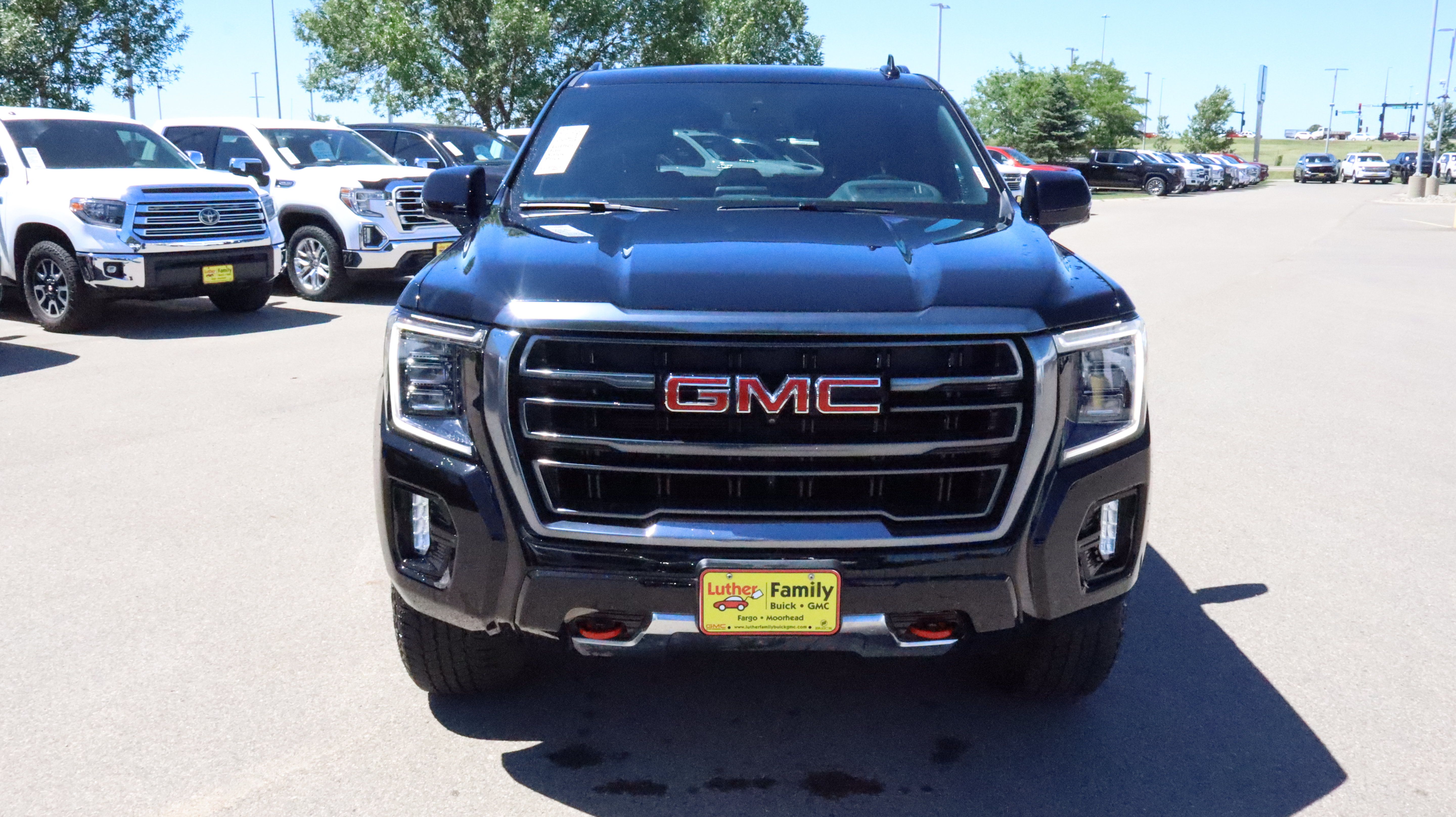 Used 2024 GMC Yukon AT4 AWD/4WD image 2