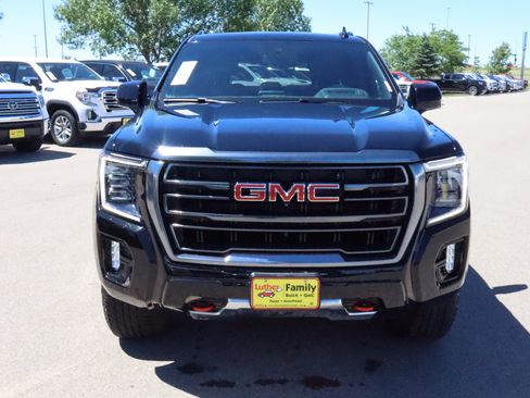 Used 2024 GMC Yukon AT4 AWD/4WD image 2