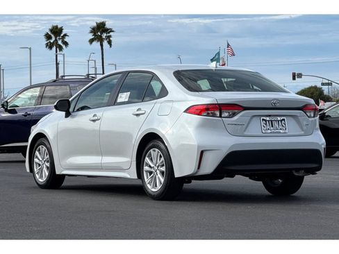Used 2026 Toyota Corolla LE w/ LE Premium Package FWD image 6