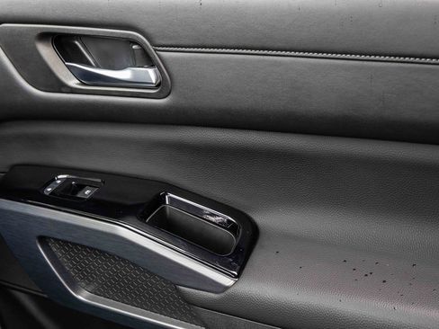 Certified 2024 Nissan Pathfinder SL image 16