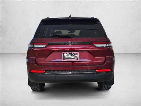 New 2025 Jeep Grand Cherokee Altitude image 8