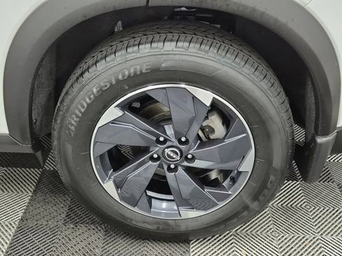 Used 2024 Nissan Rogue SV image 10