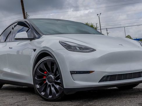 Used 2024 Tesla Model Y Performance AWD/4WD image 3