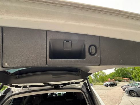 Used 2019 Chevrolet Suburban LT RWD image 28