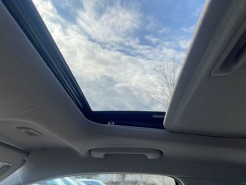 Used 2023 Hyundai Elantra Limited w/ Preferred Accessory Package image 16