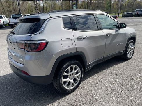Used 2023 Jeep Compass Latitude w/ Sun and Sound Group AWD/4WD image 7