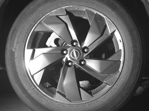 Used 2025 Nissan Rogue SV image 14