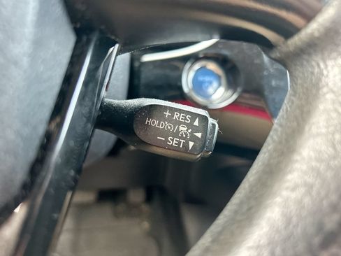 Used 2022 Toyota Prius L Eco FWD image 17