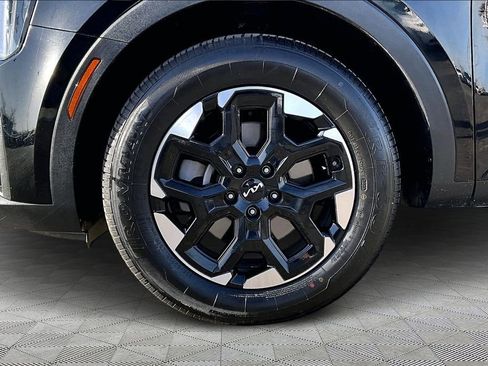 Used 2024 Kia Sorento S image 9