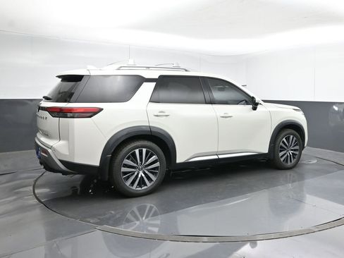 Used 2022 Nissan Pathfinder Platinum w/ Cargo Package image 5