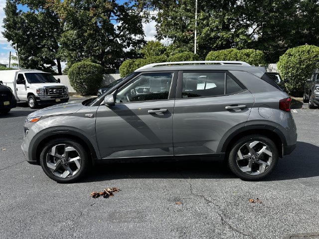 Used 2022 Hyundai Venue SEL FWD image 10