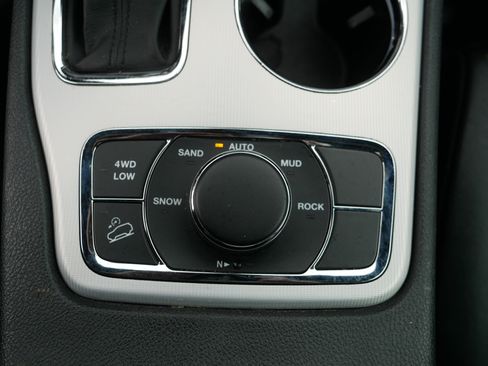 Used 2018 Jeep Grand Cherokee Limited image 31