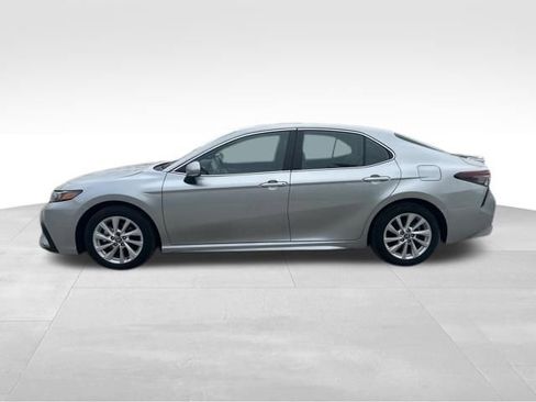 Used 2024 Toyota Camry SE FWD image 2