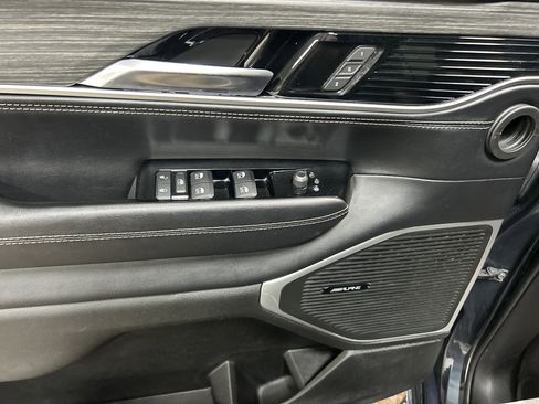 Used 2023 Jeep Wagoneer L Series II image 25