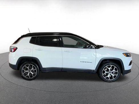 Used 2025 Jeep Compass Limited AWD/4WD image 16