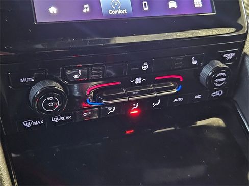 Used 2023 Jeep Grand Cherokee Altitude image 23