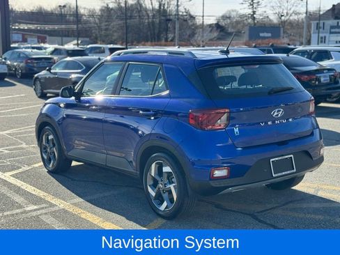 Used 2023 Hyundai Venue Limited image 3