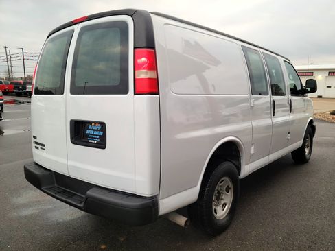 Used 2011 Chevrolet Express 2500 image 4