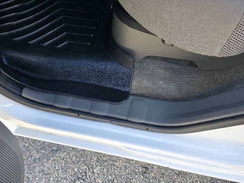 Used 2016 Nissan Frontier SV w/ SV Value Truck Package AWD/4WD image 13