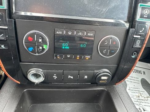 Used 2009 Chevrolet Suburban LT AWD/4WD image 18