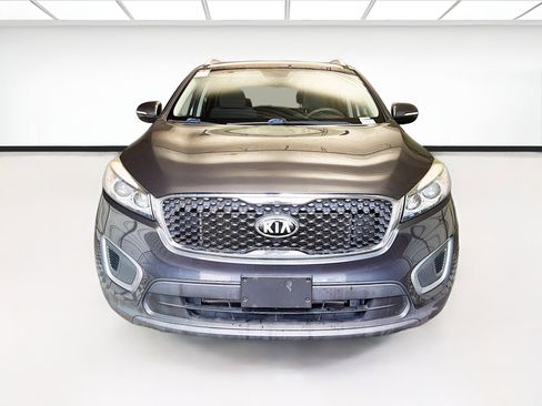 Used 2018 Kia Sorento FWD image 2