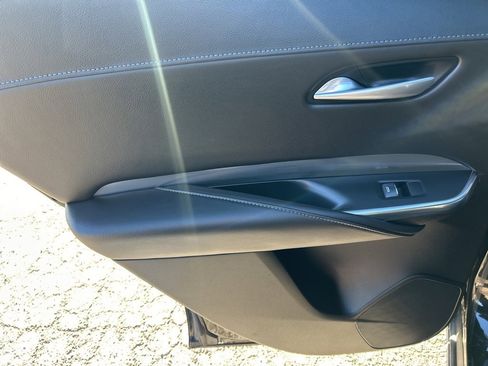 Used 2025 Cadillac XT4 Premium Luxury image 28