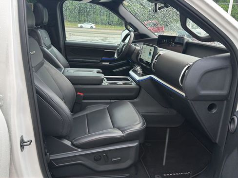 Certified 2025 Ford Expedition Platinum w/ Stealth Appearance Package AWD/4WD image 14
