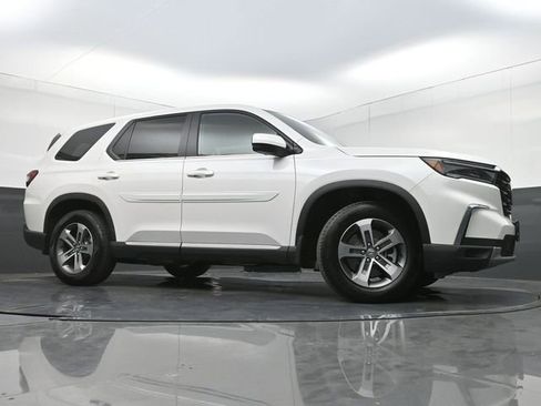 Used 2025 Honda Pilot EX-L image 35