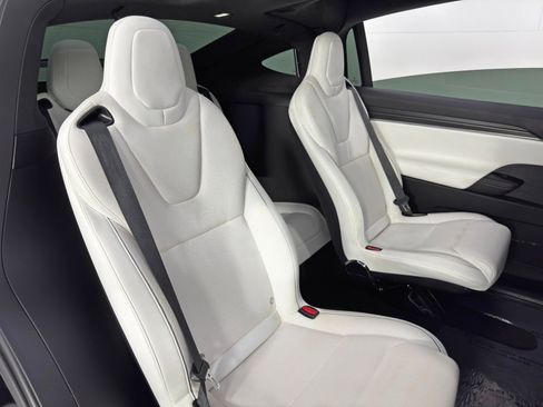 Used 2022 Tesla Model X Plaid image 40