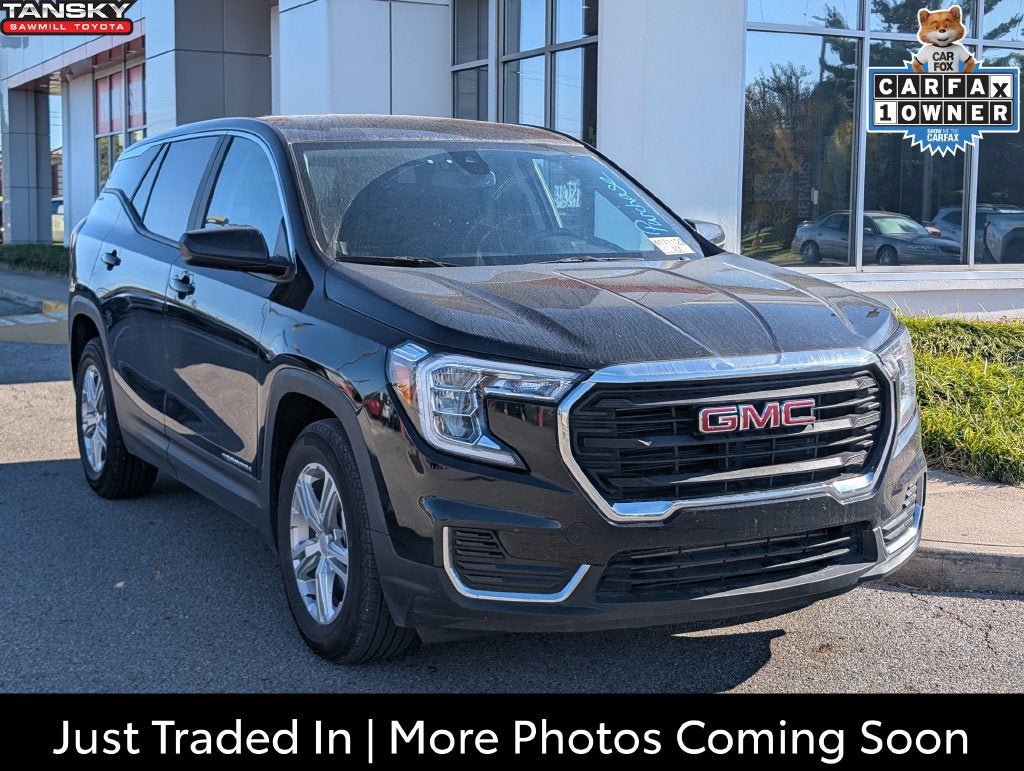 Used 2024 GMC Terrain SLE FWD image 1