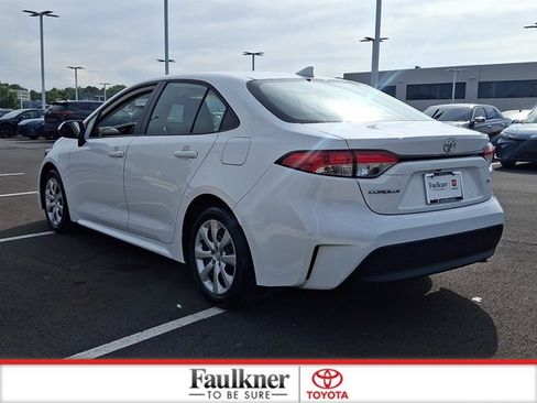 Used 2025 Toyota Corolla LE FWD image 4