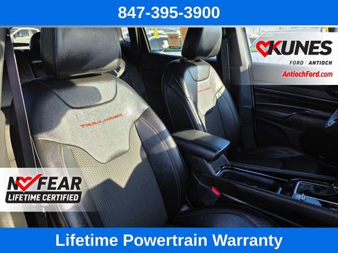 Used 2025 Jeep Compass Trailhawk AWD/4WD image 31