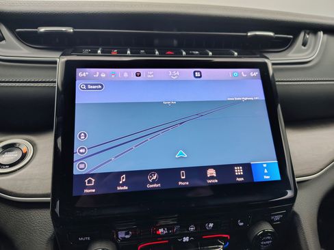 Used 2024 Jeep Grand Cherokee L Limited w/ Luxury Tech Group II image 3