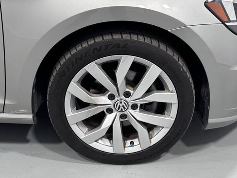 Used 2019 Volkswagen Golf SE w/ Driver Assistance Package image 32
